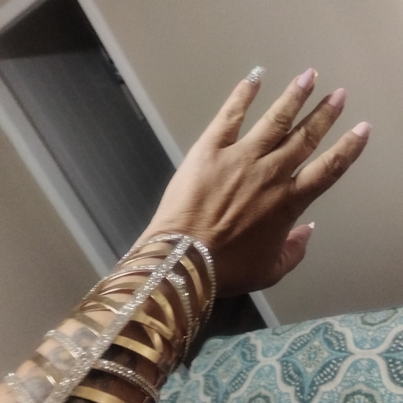 Wrist bracelet/bangle, gold and cubic zirconia design - Picture 2 of 7